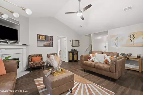 Entry Way - 6140 E Sandbourne, Olive Branch, MS 38654 photo 3 of 3