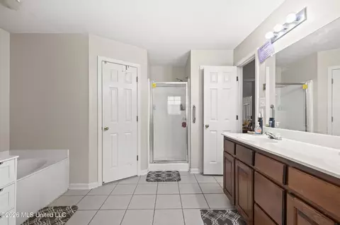 Bath - 6140 E Sandbourne, Olive Branch, MS 38654 photo 2 of 3