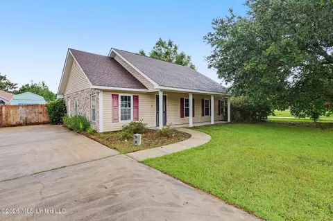 610 Waveland Ave, Waveland, MS 39576