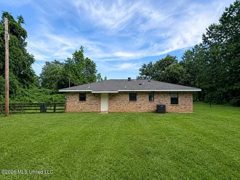 39 Leo Eaves Rd, Picayune, MS 39466 photo 4