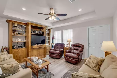 Living - 1084 Koloa Ct, Diamondhead, MS 39525 photo 1 of 3