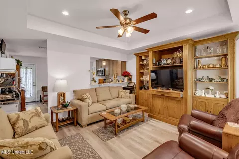 Living - 1084 Koloa Ct, Diamondhead, MS 39525 photo 2 of 3