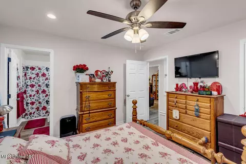 Bedroom - 1084 Koloa Ct, Diamondhead, MS 39525 photo 2 of 2