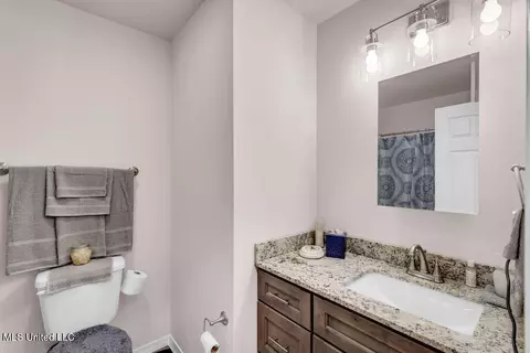 Bath - 1084 Koloa Ct, Diamondhead, MS 39525 photo 2 of 3