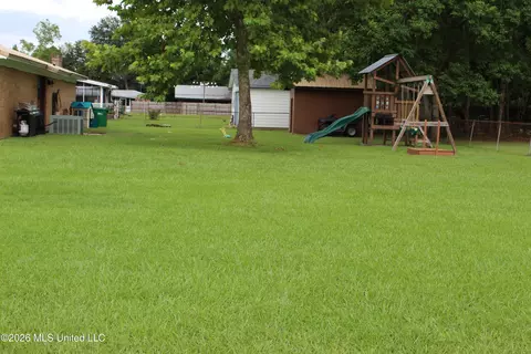 Exterior - 8517 Greenfields Rd, Moss Point, MS 39562 photo 9 of 17