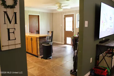 Entry Way - 8517 Greenfields Rd, Moss Point, MS 39562 photo 1 of 2