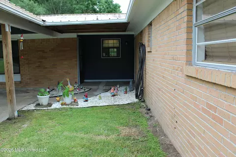 Exterior - 8517 Greenfields Rd, Moss Point, MS 39562 photo 4 of 17