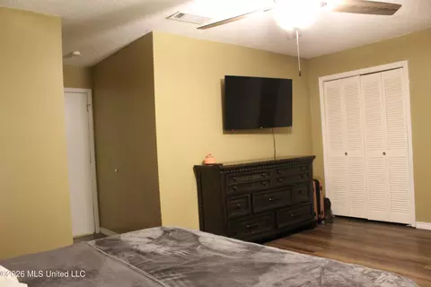 Bedroom - 8517 Greenfields Rd, Moss Point, MS 39562 photo 3 of 8