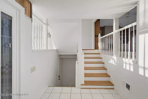 Entry Way - 40 Breakers Ln, Ridgeland, MS 39157 photo 4 of 7