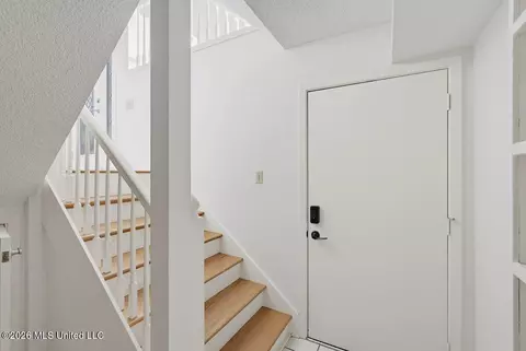 Entry Way - 40 Breakers Ln, Ridgeland, MS 39157 photo 7 of 7