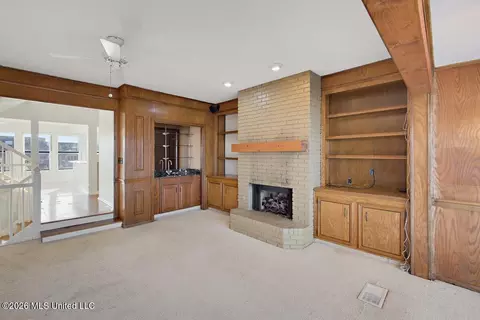 Living - 40 Breakers Ln, Ridgeland, MS 39157 photo 2 of 4
