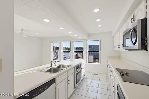 Kitchen - 40 Breakers Ln, Ridgeland, MS 39157 photo 1 of 3