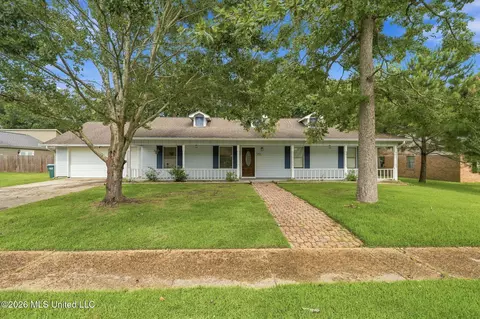 122 Booth Cir, Ocean Springs, MS 39564
