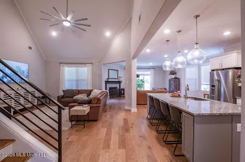 Entry Way - 433 Vicksburg Cv, Hernando, MS 38632 photo 1 of 5