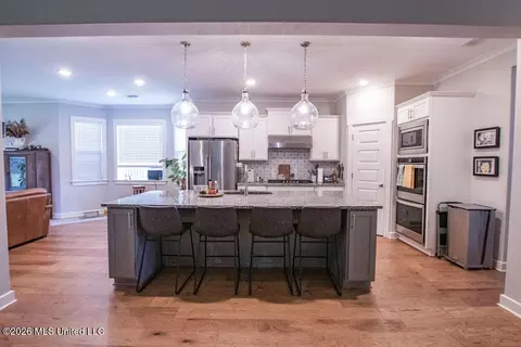 Kitchen - 433 Vicksburg Cv, Hernando, MS 38632 photo 2 of 2