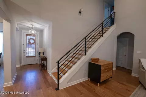 Entry Way - 433 Vicksburg Cv, Hernando, MS 38632 photo 2 of 5