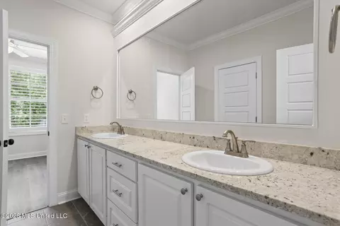 Bath - 123 Freeland Ln, Clinton, MS 39056 photo 4 of 5
