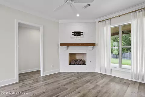 Living - 123 Freeland Ln, Clinton, MS 39056 photo 2 of 2