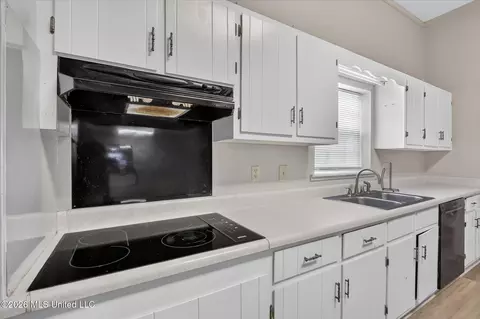 Kitchen - 3618 Bellview Ave, Moss Point, MS 39563 photo 2 of 10