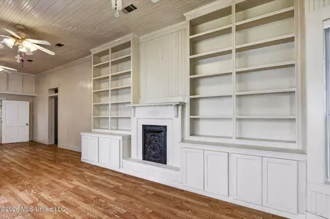 Living - 3618 Bellview Ave, Moss Point, MS 39563 photo 4 of 12