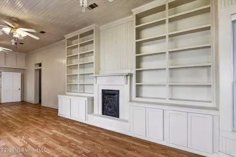 Living - 3618 Bellview Ave, Moss Point, MS 39563 photo 1 of 12
