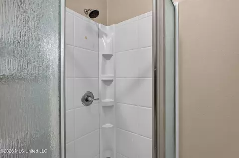 Bath - 3618 Bellview Ave, Moss Point, MS 39563 photo 2 of 10