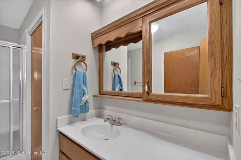 Bath - 3618 Bellview Ave, Moss Point, MS 39563 photo 7 of 10