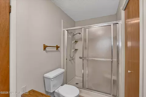 Bath - 3618 Bellview Ave, Moss Point, MS 39563 photo 8 of 10