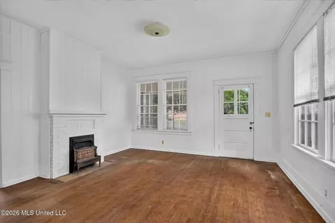 Living - 3618 Bellview Ave, Moss Point, MS 39563 photo 10 of 12