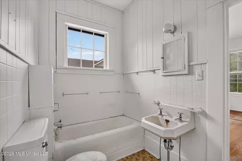 Bath - 3618 Bellview Ave, Moss Point, MS 39563 photo 10 of 10