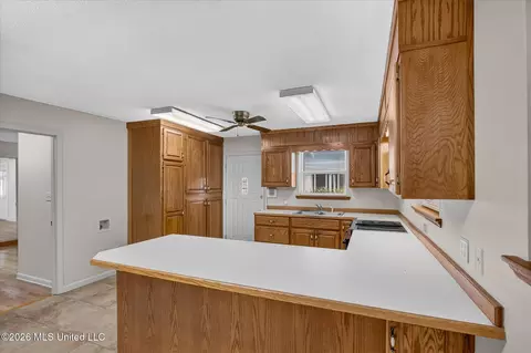 Kitchen - 3618 Bellview Ave, Moss Point, MS 39563 photo 4 of 10
