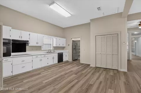 Entry Way - 3618 Bellview Ave, Moss Point, MS 39563 photo 6 of 8