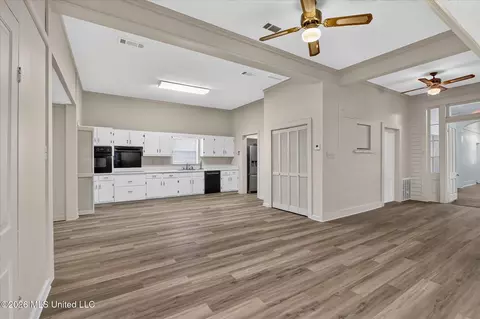 Entry Way - 3618 Bellview Ave, Moss Point, MS 39563 photo 4 of 8