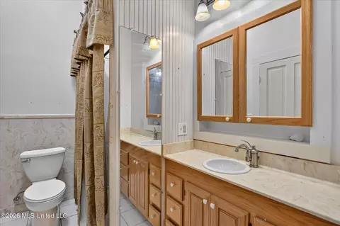 Bath - 3618 Bellview Ave, Moss Point, MS 39563 photo 3 of 10