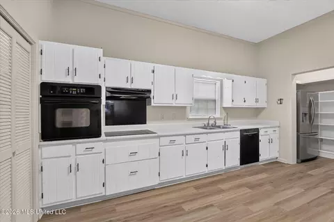 Kitchen - 3618 Bellview Ave, Moss Point, MS 39563 photo 1 of 10