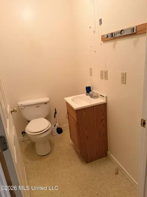 Bath - 1117 NW Montgomery Ln, Wesson, MS 39191 photo 7 of 7