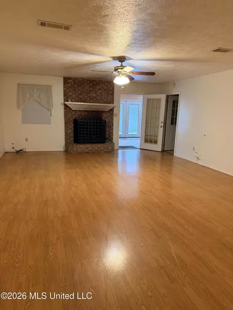 Living - 1117 NW Montgomery Ln, Wesson, MS 39191 photo 1 of 8