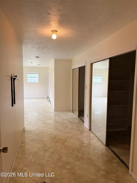 Entry Way - 1117 NW Montgomery Ln, Wesson, MS 39191 photo 4 of 4
