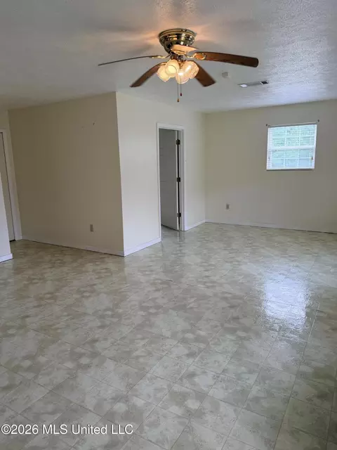Living - 1117 NW Montgomery Ln, Wesson, MS 39191 photo 8 of 8