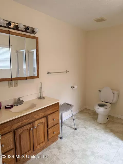 Bath - 1117 NW Montgomery Ln, Wesson, MS 39191 photo 3 of 7