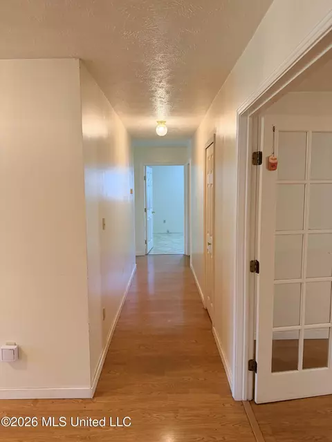 Entry Way - 1117 NW Montgomery Ln, Wesson, MS 39191 photo 3 of 4