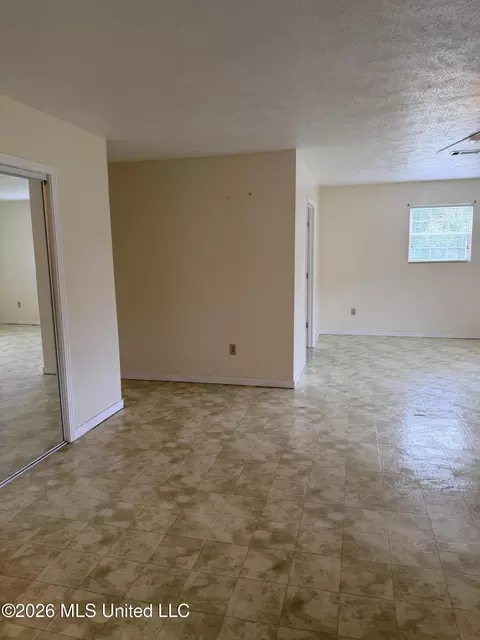 Living - 1117 NW Montgomery Ln, Wesson, MS 39191 photo 7 of 8