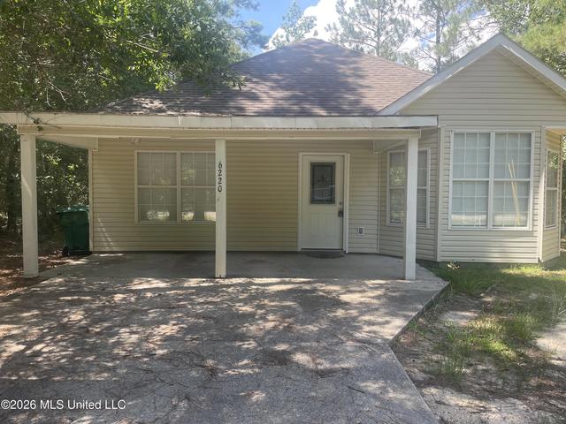 6220 W Jackson St, Bay Saint Louis, MS 39520