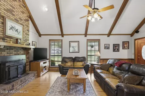 Living - 5121 Old Jackson Rd, Terry, MS 39170 photo 2 of 3