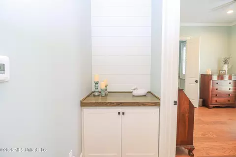 Entry Way - 170 Fallen Oak Dr, Brandon, MS 39047 photo 5 of 8