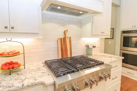 Kitchen - 170 Fallen Oak Dr, Brandon, MS 39047 photo 9 of 14