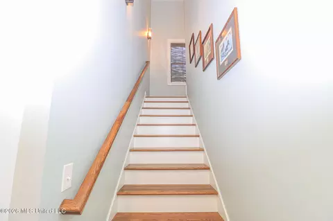 Entry Way - 170 Fallen Oak Dr, Brandon, MS 39047 photo 4 of 8