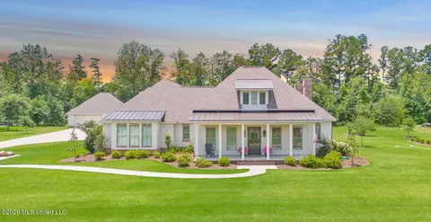 170 Fallen Oak Dr, Brandon, MS 39047