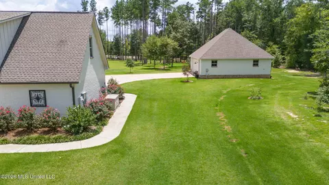 Exterior - 170 Fallen Oak Dr, Brandon, MS 39047 photo 11 of 19