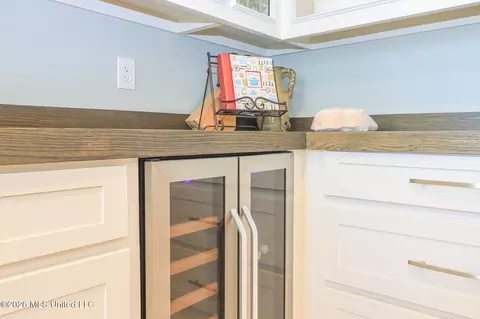 Kitchen - 170 Fallen Oak Dr, Brandon, MS 39047 photo 12 of 14